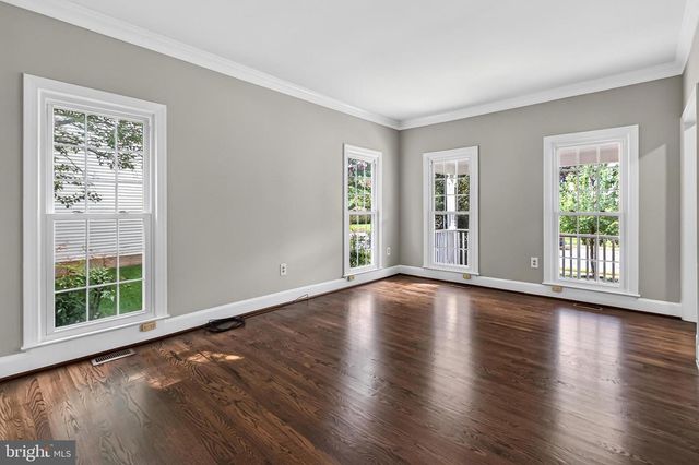 9434 FLOWERDEN LN, Manassas, VA 20110