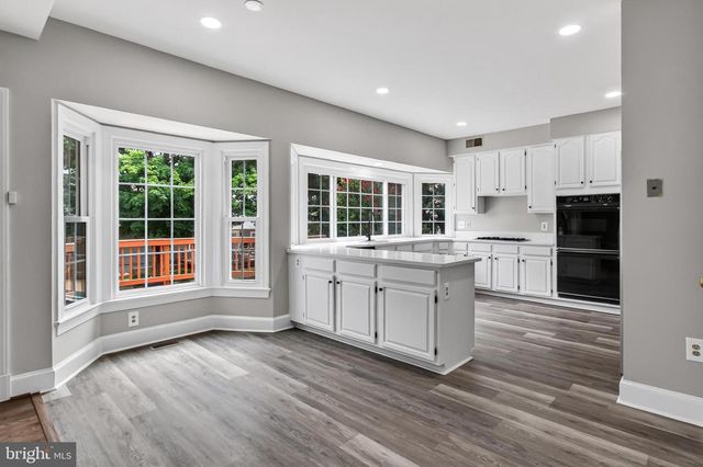 9434 FLOWERDEN LN, Manassas, VA 20110