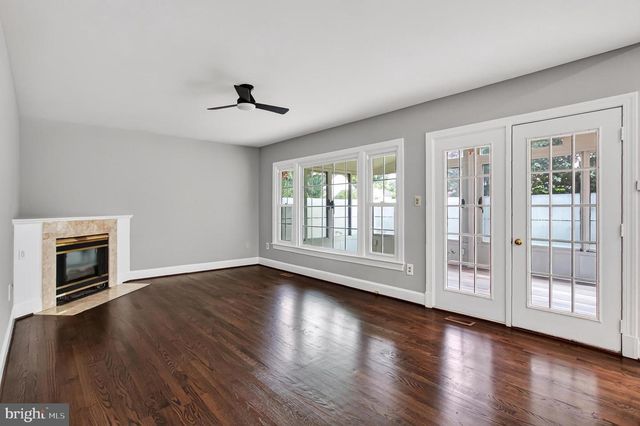 9434 FLOWERDEN LN, Manassas, VA 20110