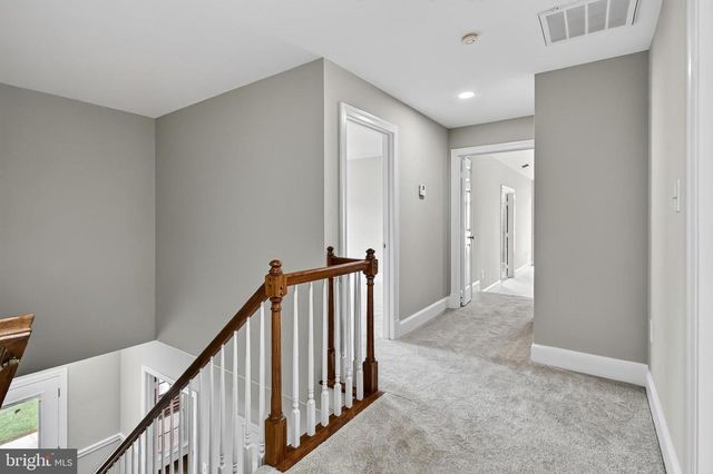 9434 FLOWERDEN LN, Manassas, VA 20110