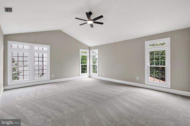 9434 FLOWERDEN LN, Manassas, VA 20110