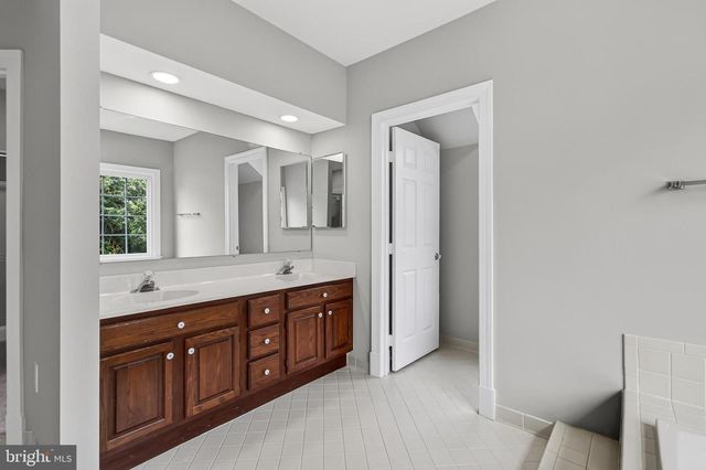 9434 FLOWERDEN LN, Manassas, VA 20110