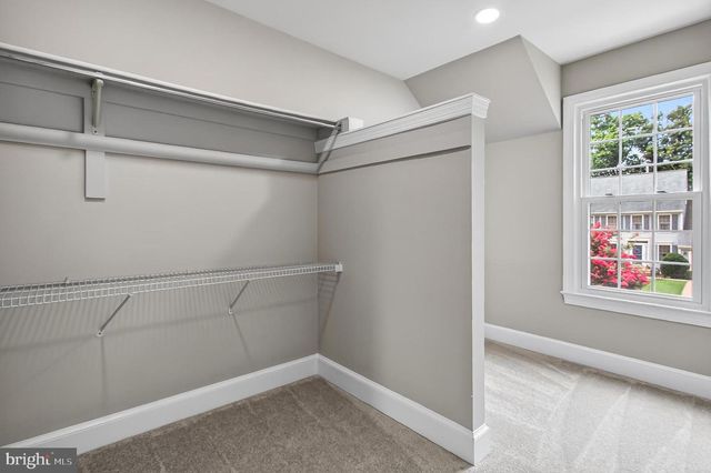 9434 FLOWERDEN LN, Manassas, VA 20110