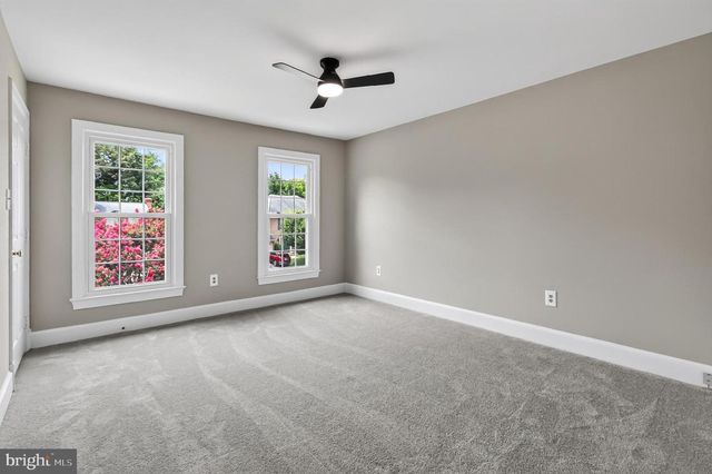 9434 FLOWERDEN LN, Manassas, VA 20110