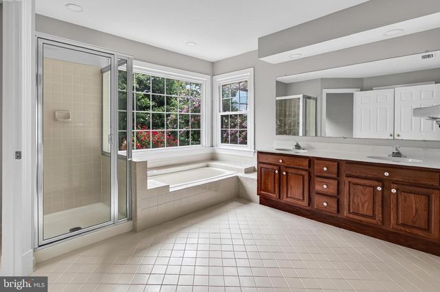9434 FLOWERDEN LN, Manassas, VA 20110
