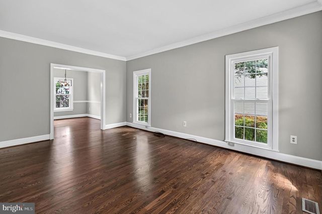 9434 FLOWERDEN LN, Manassas, VA 20110