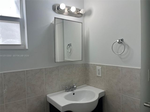 1020 SW 4th St 102, Miami, FL 33130