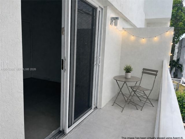 1020 SW 4th St 102, Miami, FL 33130