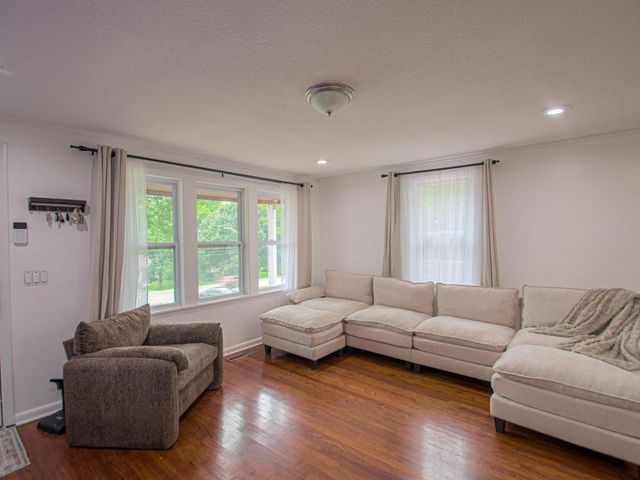 20118 E TRUMAN Road, Independence, MO 64056