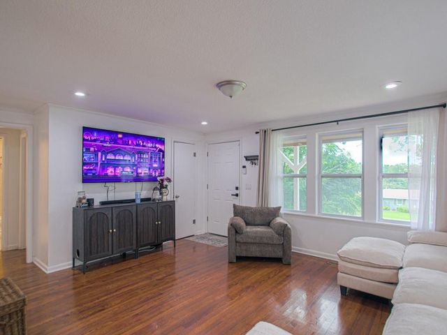 20118 E TRUMAN Road, Independence, MO 64056