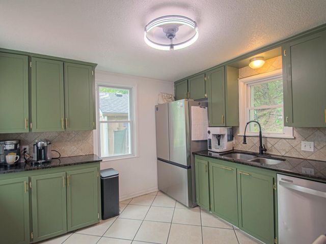 20118 E TRUMAN Road, Independence, MO 64056