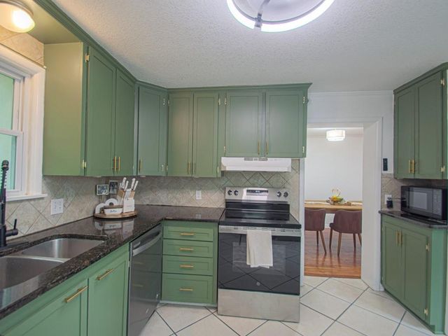 20118 E TRUMAN Road, Independence, MO 64056