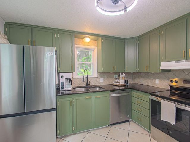 20118 E TRUMAN Road, Independence, MO 64056