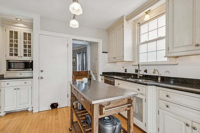 1220 N Oak Park Avenue, Oak Park, IL 60302