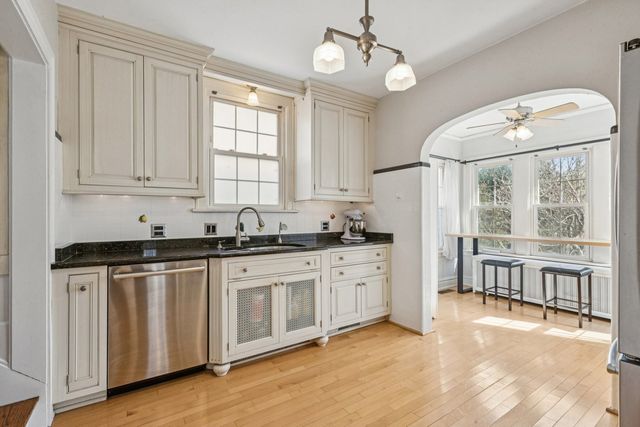 1220 N Oak Park Avenue, Oak Park, IL 60302