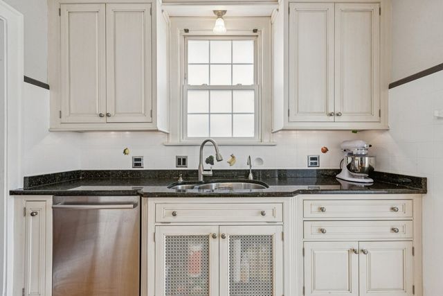 1220 N Oak Park Avenue, Oak Park, IL 60302