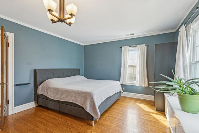 1220 N Oak Park Avenue, Oak Park, IL 60302