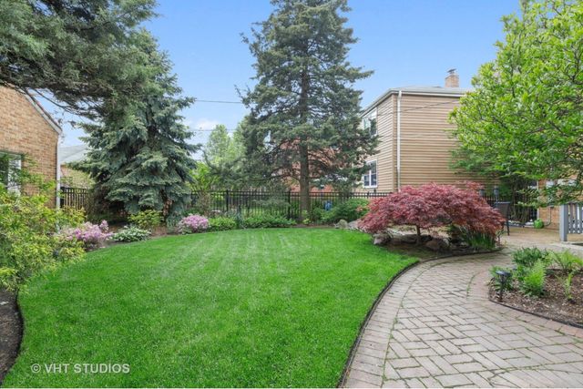 1220 N Oak Park Avenue, Oak Park, IL 60302