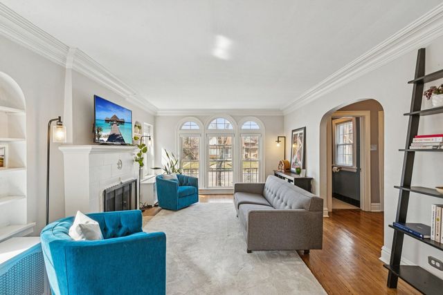 1220 N Oak Park Avenue, Oak Park, IL 60302