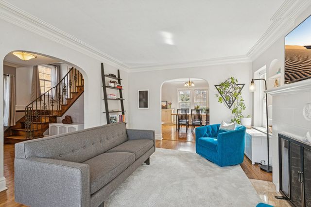 1220 N Oak Park Avenue, Oak Park, IL 60302