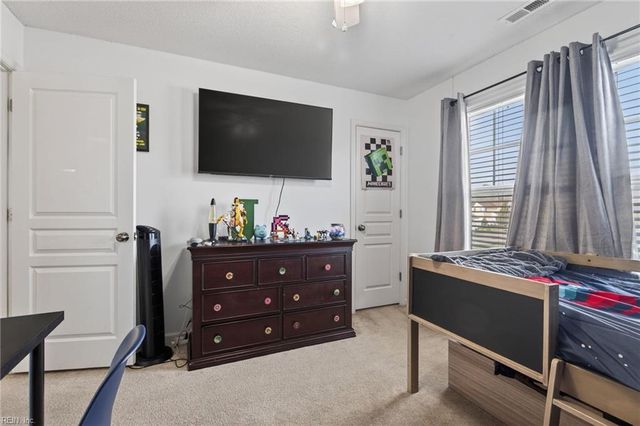 700 Angel Wing DR, Chesapeake, VA 23323