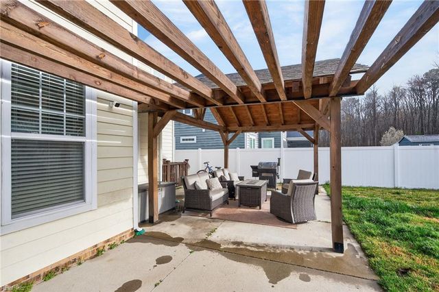 700 Angel Wing DR, Chesapeake, VA 23323