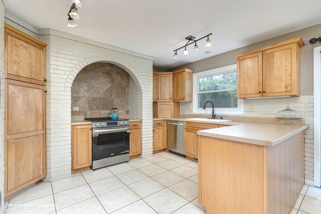 842 Winmoor Drive, Sleepy Hollow, IL 60118