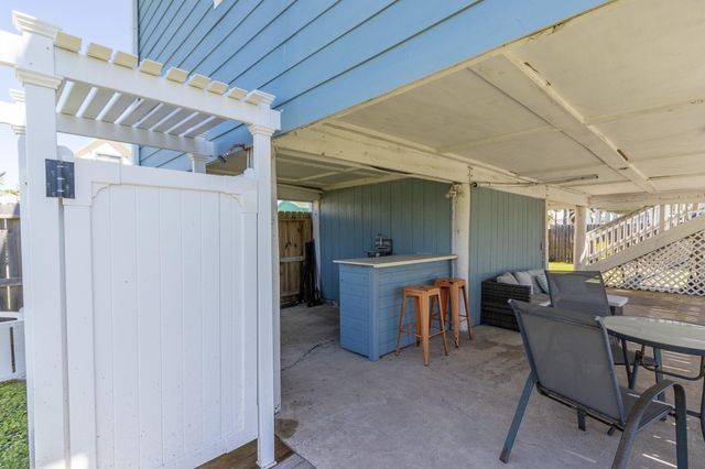 16619 Mansvelt Road, Jamaica Beach, TX 77554