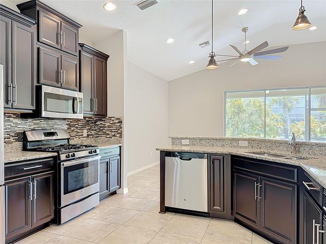5766 MAYPOP CIR, Sarasota, FL 34238