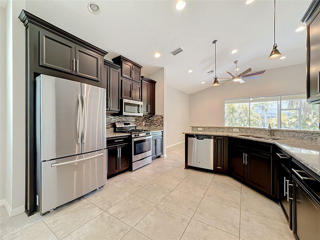 5766 MAYPOP CIR, Sarasota, FL 34238