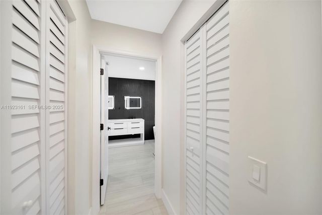 322 Lake Crest Ct, Weston, FL 33326