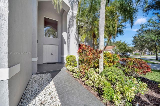 322 Lake Crest Ct, Weston, FL 33326