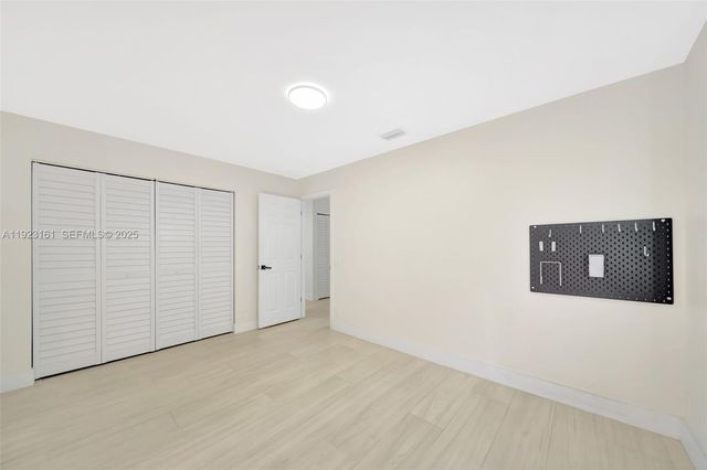 322 Lake Crest Ct, Weston, FL 33326