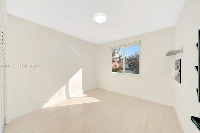 322 Lake Crest Ct, Weston, FL 33326