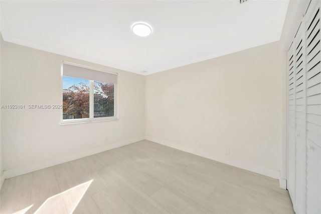 322 Lake Crest Ct, Weston, FL 33326