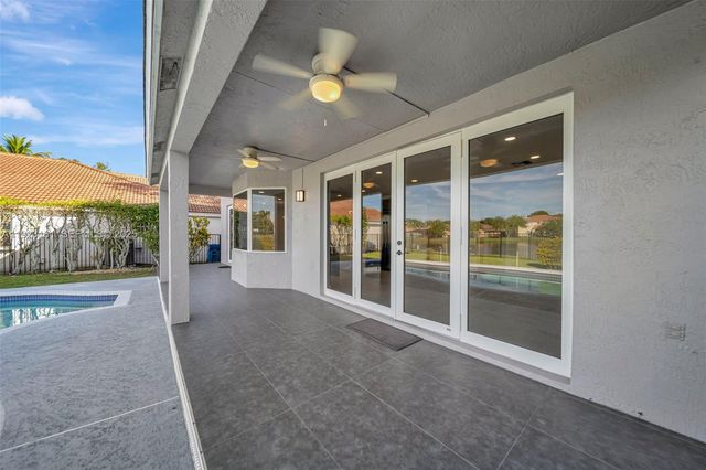 322 Lake Crest Ct, Weston, FL 33326