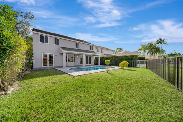 322 Lake Crest Ct, Weston, FL 33326