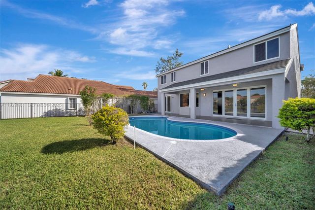 322 Lake Crest Ct, Weston, FL 33326