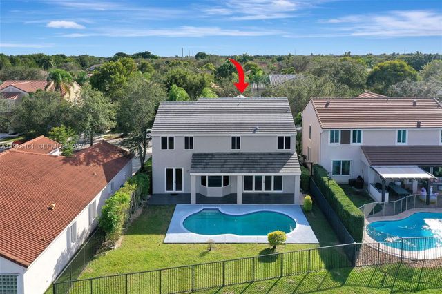 322 Lake Crest Ct, Weston, FL 33326