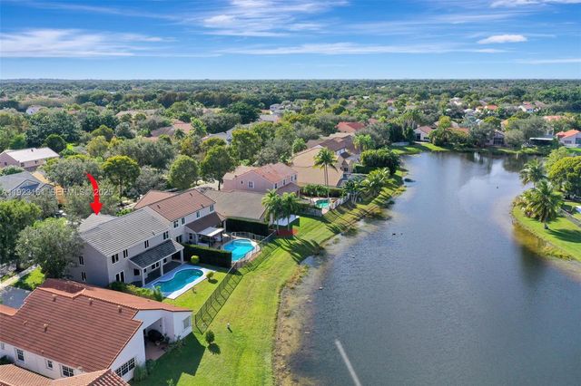 322 Lake Crest Ct, Weston, FL 33326