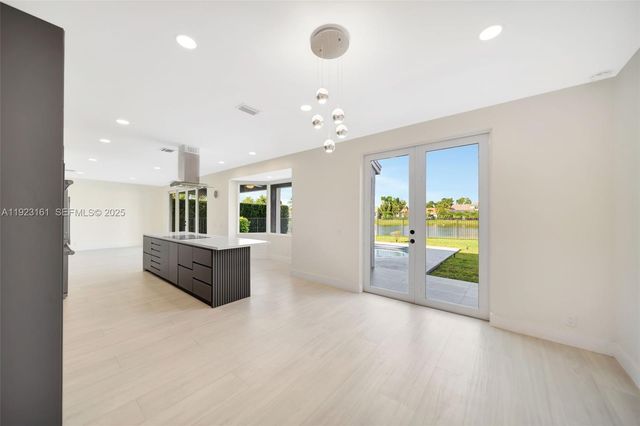 322 Lake Crest Ct, Weston, FL 33326