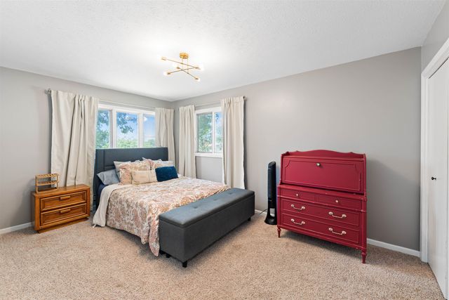 211 Millview Rd, Salina, KS 67401