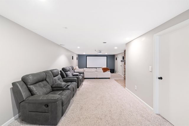 211 Millview Rd, Salina, KS 67401