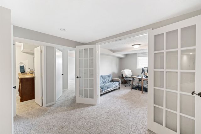 211 Millview Rd, Salina, KS 67401