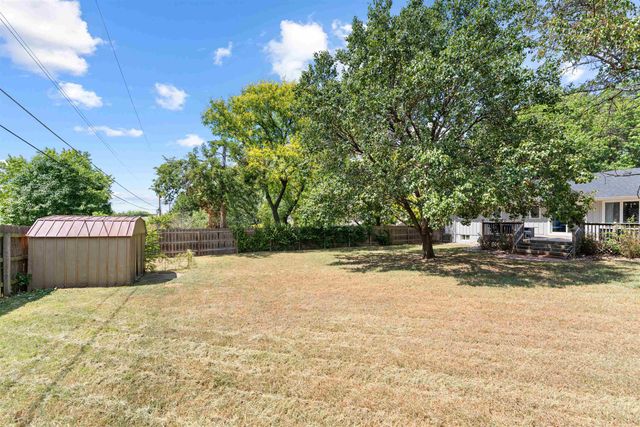 211 Millview Rd, Salina, KS 67401