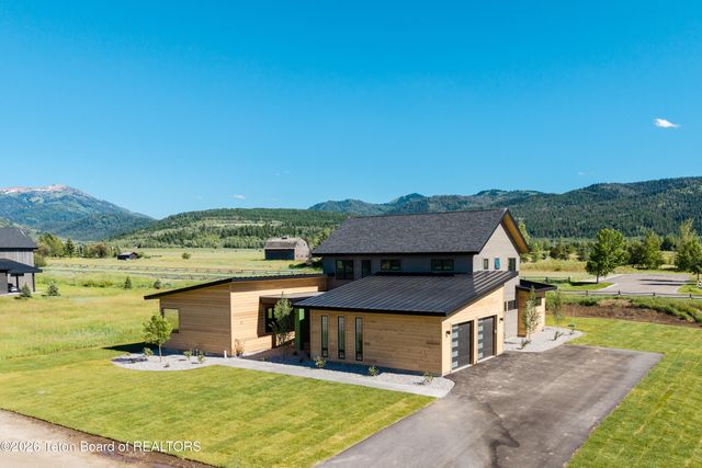 9491 TIMBERLINE Loop, Victor, ID 83455