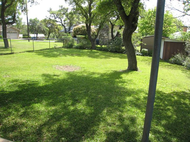 1129 Nancy Beth Dr, Kerrville, TX 78028