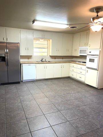 1129 Nancy Beth Dr, Kerrville, TX 78028