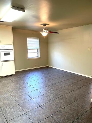 1129 Nancy Beth Dr, Kerrville, TX 78028