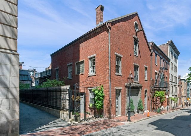 36 Joy Street F2, Boston, MA 02114